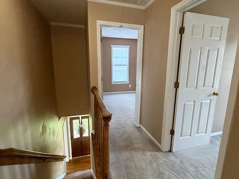 2076 Howlong Ave — Photo 16