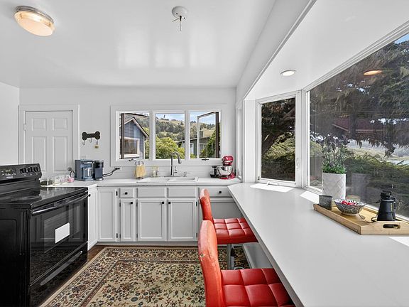 4th image of 10591 Pacific Avenue