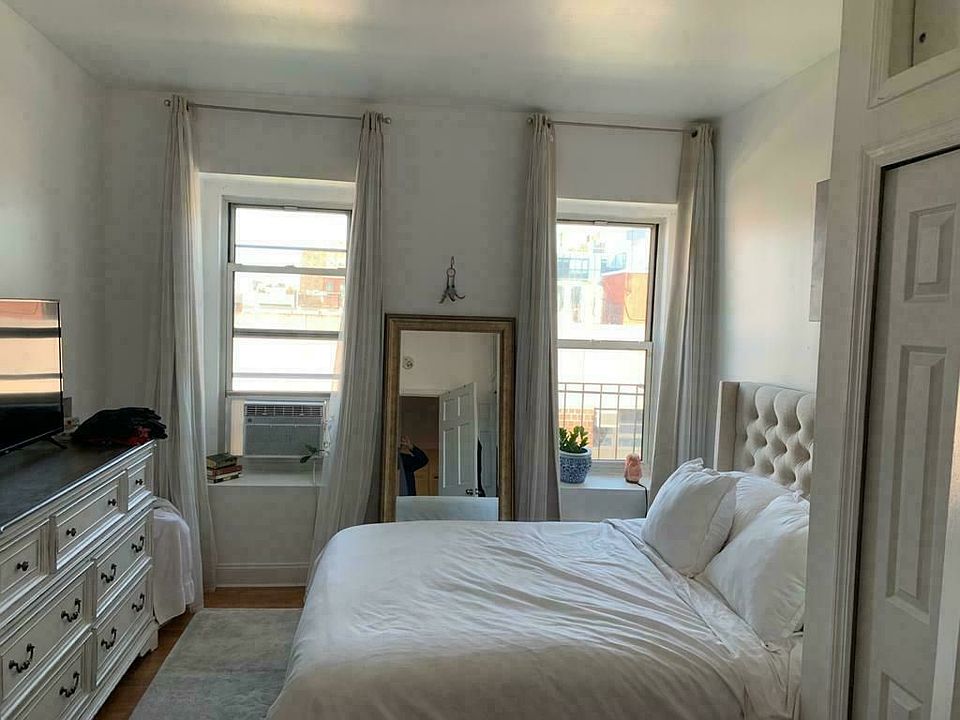 1st image of 139 Norfolk St #4