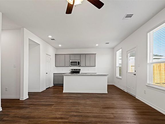 5th image of 808 Stoney Point Ln