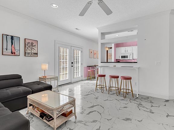 2nd image of 404 8th Ave. S #5