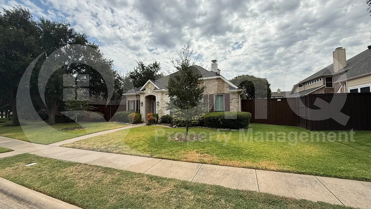 3 bed, 3.0 bath, 2727 sqft, $3,300 — Photo 2