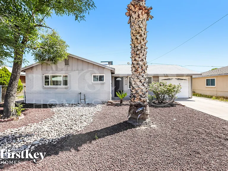 205 E Orchid Ln — Photo 1