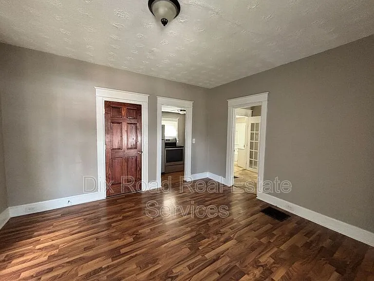 1022 Auburn St — Photo 6