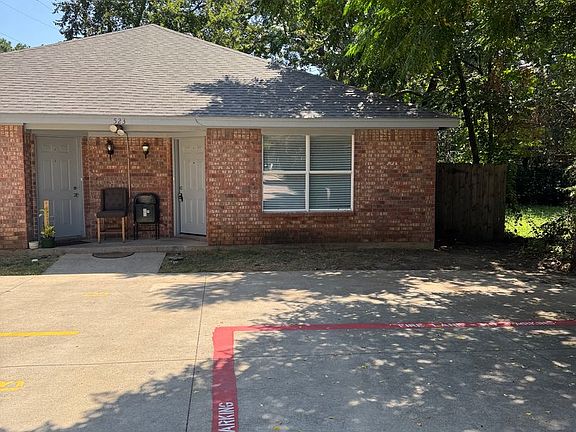 2nd image of 523 Oakwood Ln APT A