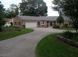 1660 Rood Point Rd, Muskegon, MI 49441