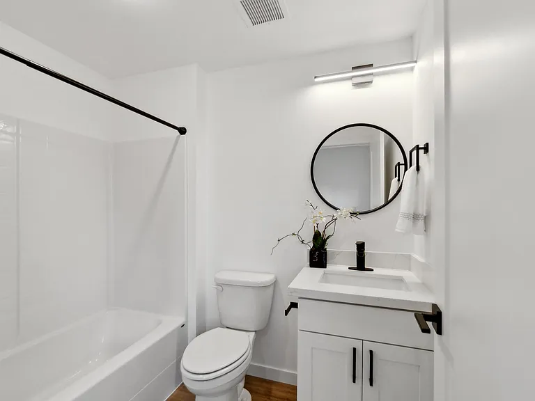 Copperstone Luxury Apartments and Townhomes — Photo 26