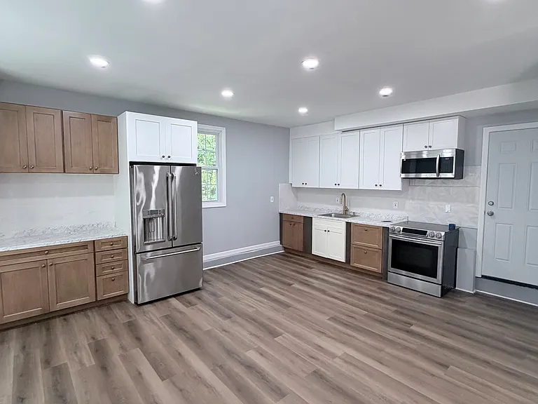 Hoffman Ln — Photo 1