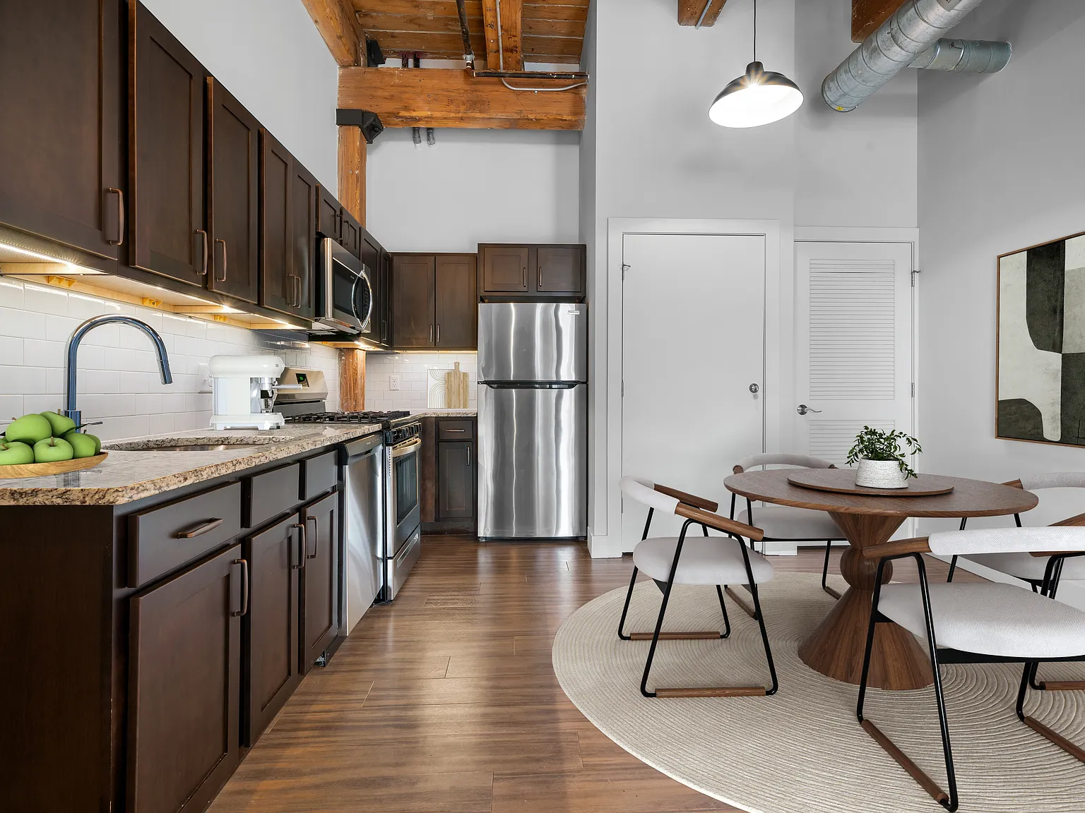 Chocolate Factory Apartments — Photo 4
