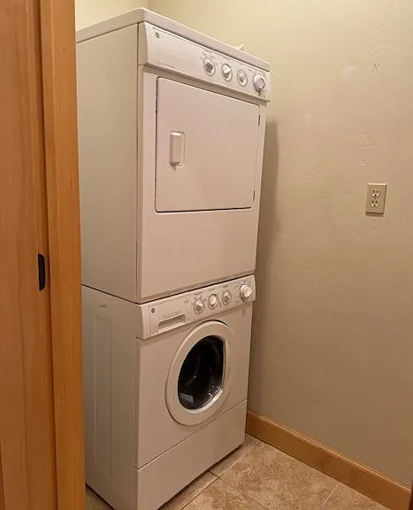 stackable w/d closet