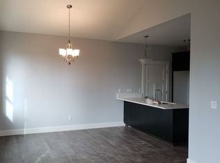 555 N Main St #103, Mount Angel, OR 97362