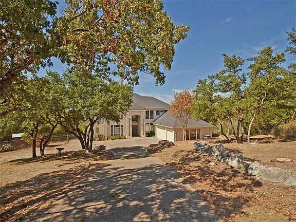 This home is tucked away on ~ 1.2 acres of land and has a huge 3 car garage (~860sq ft).