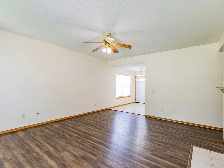 1502 Crescent St — Photo 4