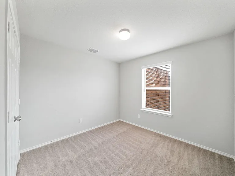 12042 Silver Lgt — Photo 15