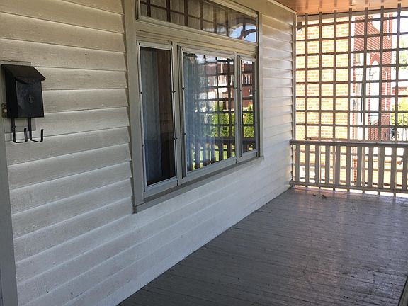 2nd image of 2028 Carabel Ave