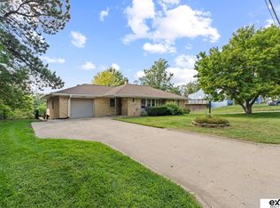 906 Bellevue Blvd S, Bellevue, NE 68005
