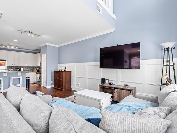 2nd image of 3512 Alexandria Ave. #18