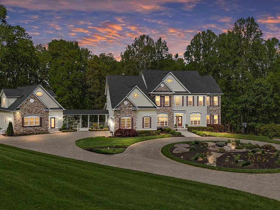 1st image of 3740 Larkview Ct