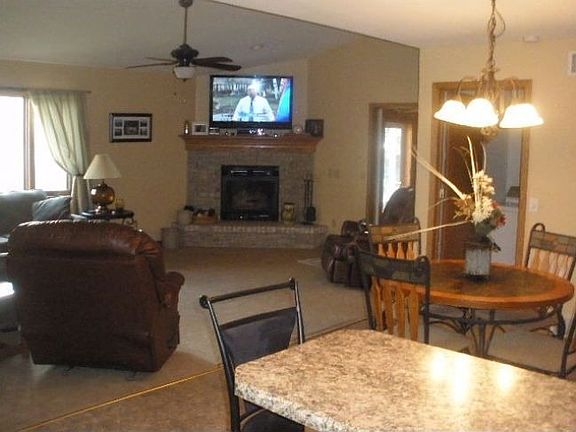 3rd image of 170 Saratoga Cir