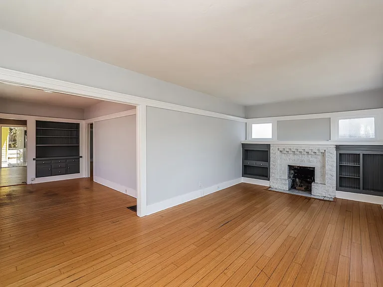 4692 Congress Ave — Photo 2