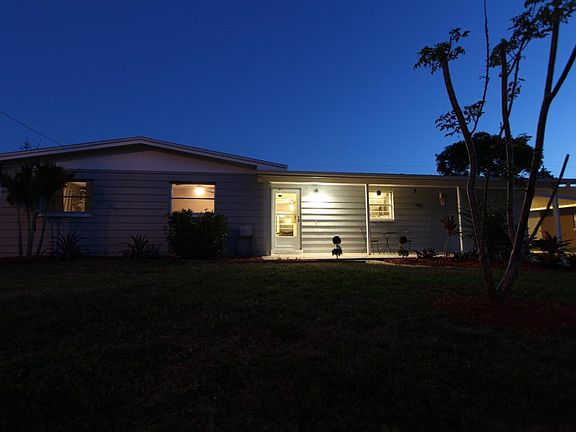2nd image of 983 Sarazen Dr