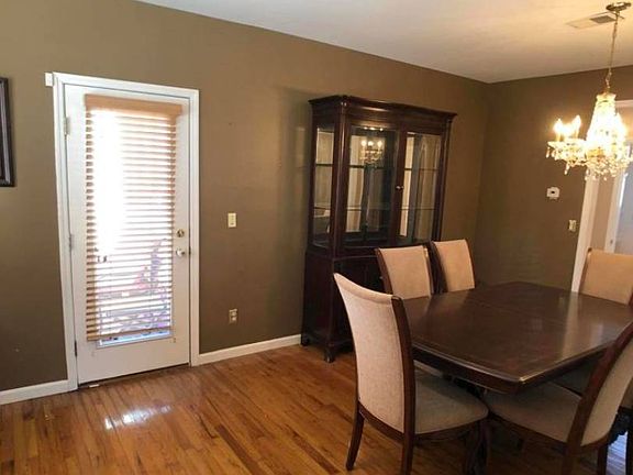 4th image of 165 Edgegrove Ave