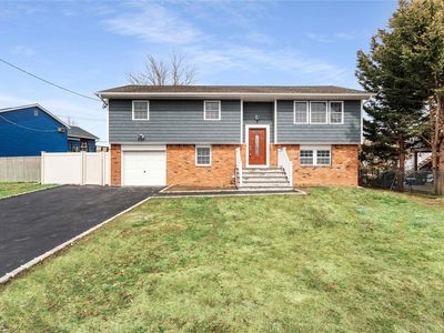 285 Secatogue Avenue, Farmingdale, NY, 11735