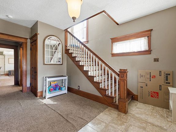 3rd image of 506 Main St