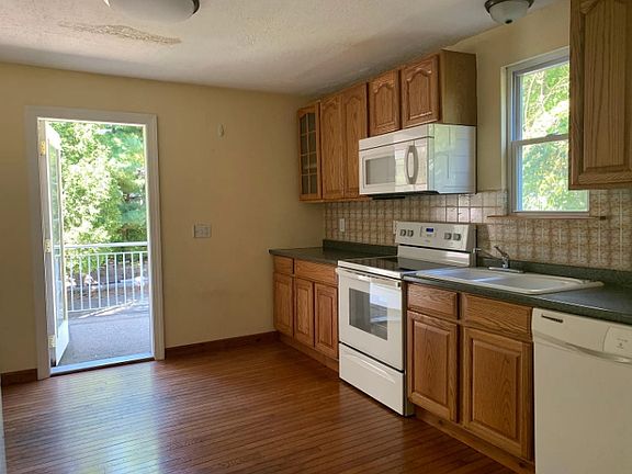 5th image of 398 Sweetbriar St #1
