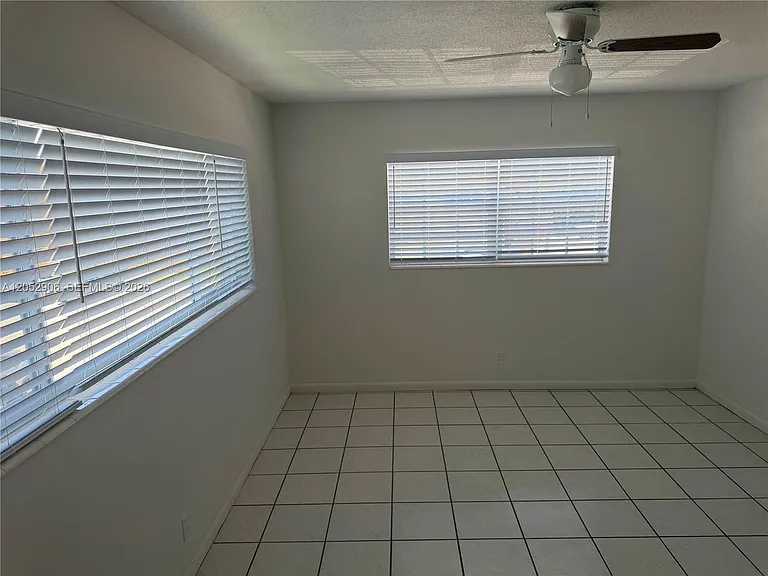 3220 NE 10th St #17 — Photo 4