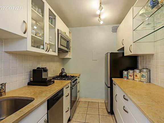 2nd image of 300 E 71st St APT 6F