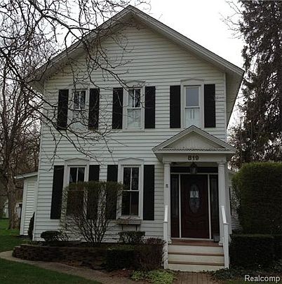 1st image of 819 W Grand River Ave