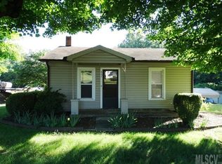 867 21st St Dr SE, Hickory, NC 28602