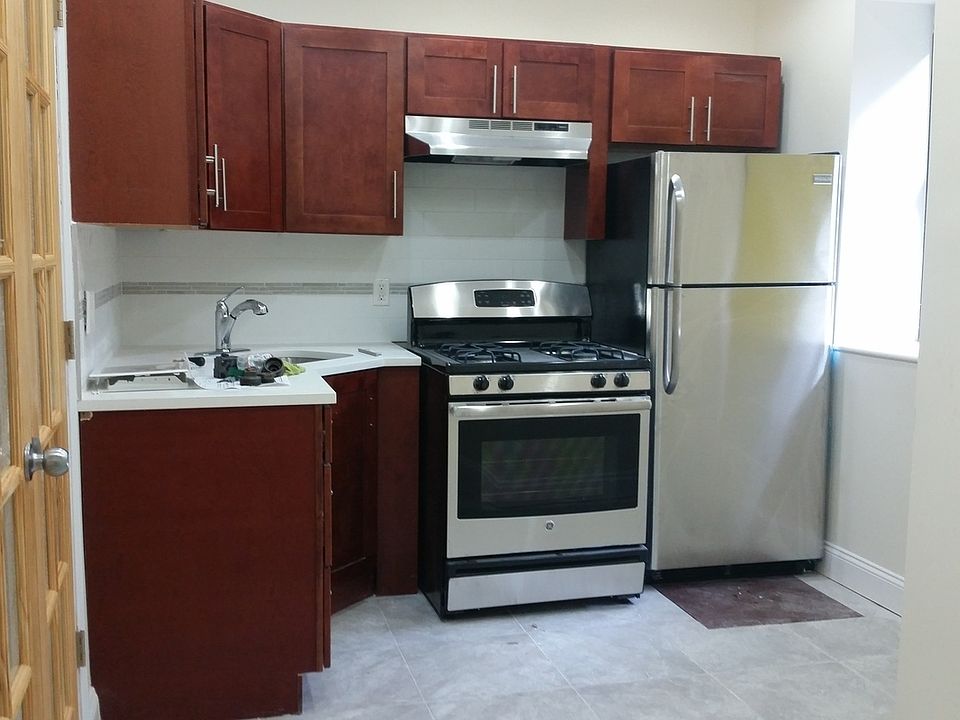 1st image of 67 Hawthorne St #1