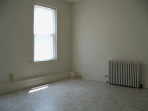 2nd image of 306 1/2 N Mulberry St APT 5