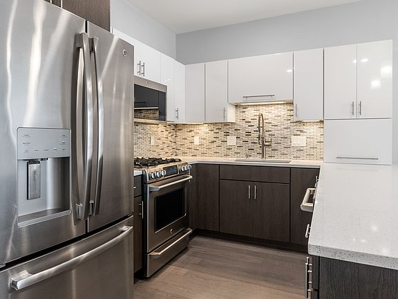 5th image of 18 Cliveden St #504
