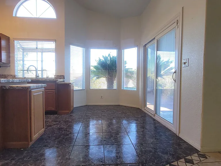 2632 Ironside Dr — Photo 10