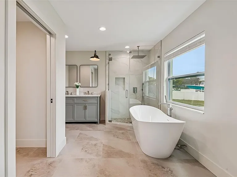 3921 Versailles Dr — Photo 15