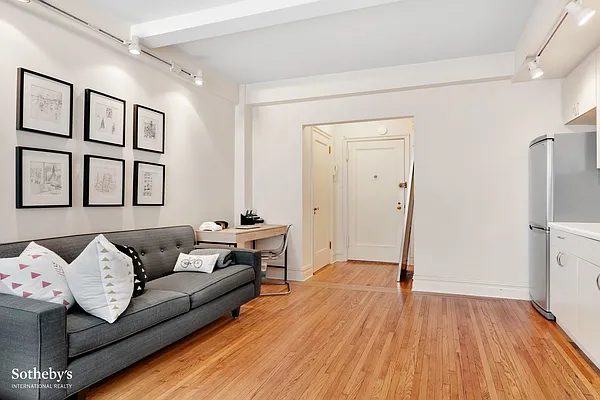 Rented by Sotheby's International Realty | media 10