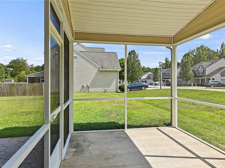 2611 Leighswood Dr — Photo 28