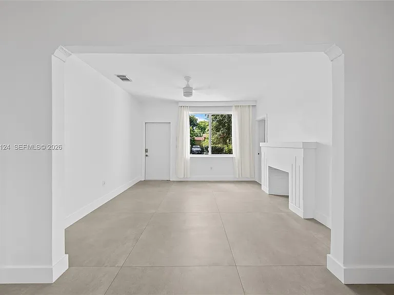 565 NW 44th St — Photo 5