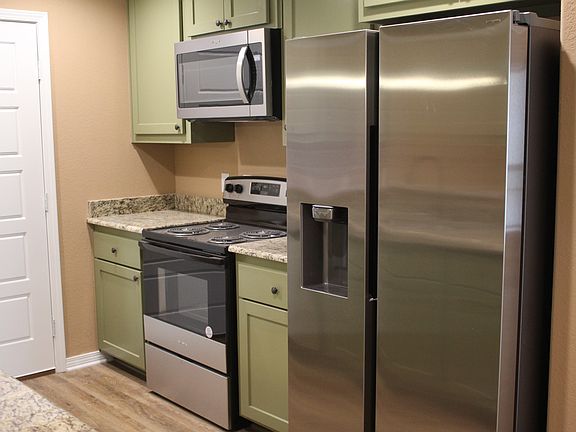 5th image of 211 W Francis St