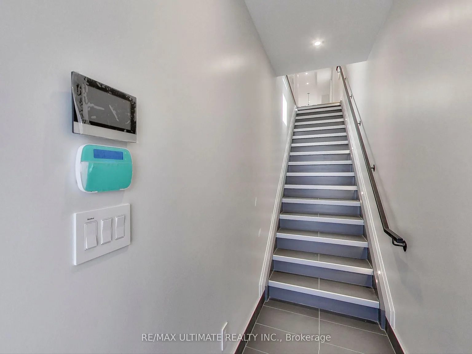 2 bed, $3,200 — Photo 4