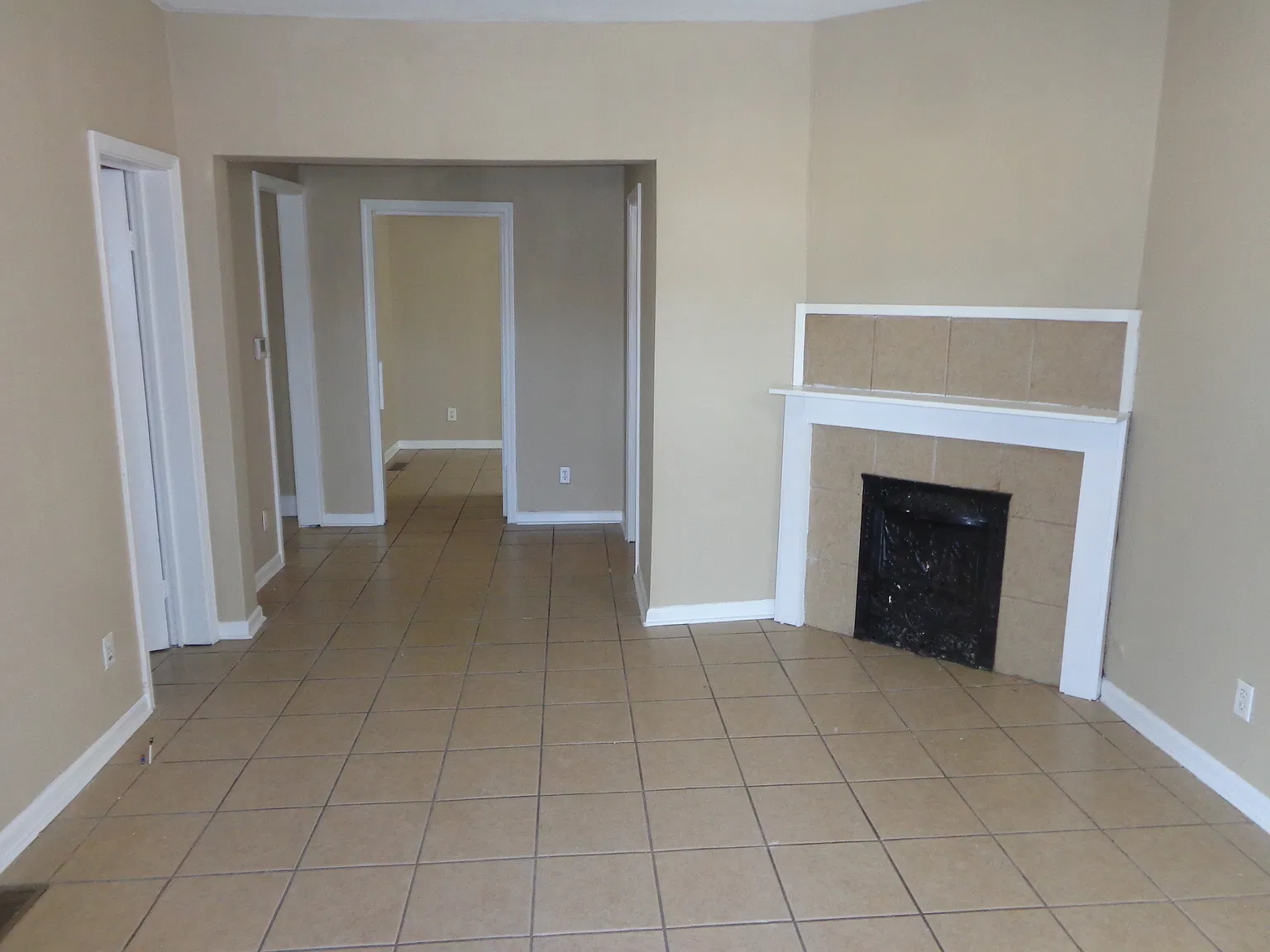 5 bed, 2.5 bath, 2120 sqft, $2,225 — Photo 3
