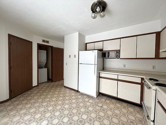 3rd image of 450 W Johnson St APT C