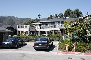 1st image of 122 Elfin Ct