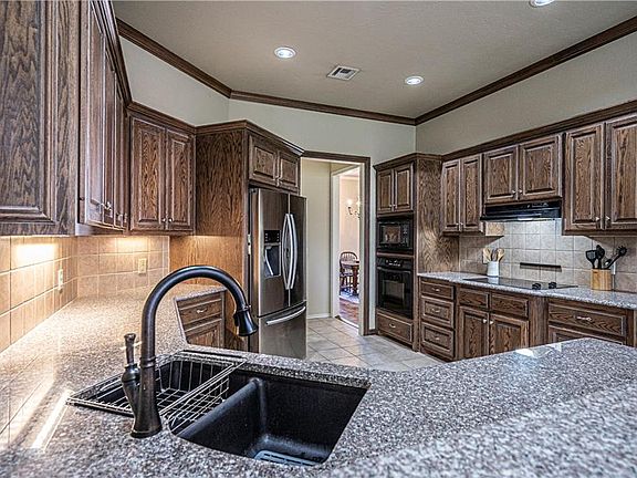 5th image of 4213 NE 140th Pl