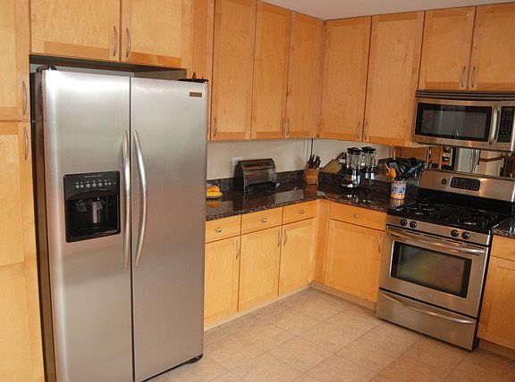 4th image of 15201 Regent Dr