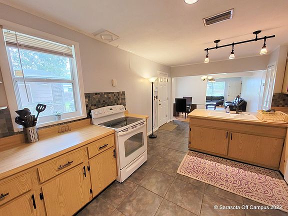 5th image of 1067 41st St #4