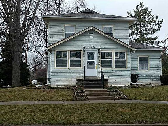 3rd image of 207 E Lynn St